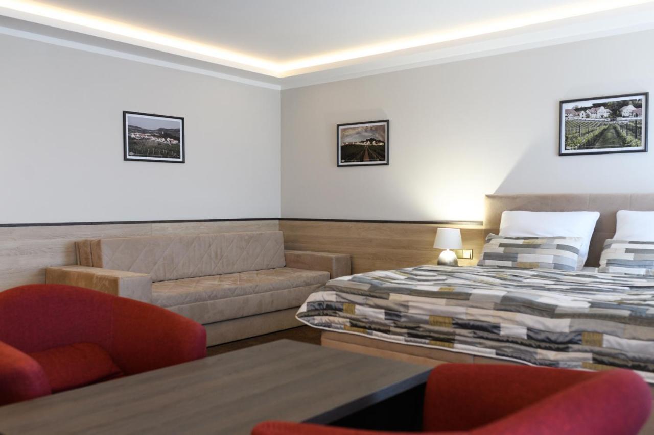 Vinarstvi U Kaplicky Hotel Zajeci Luaran gambar